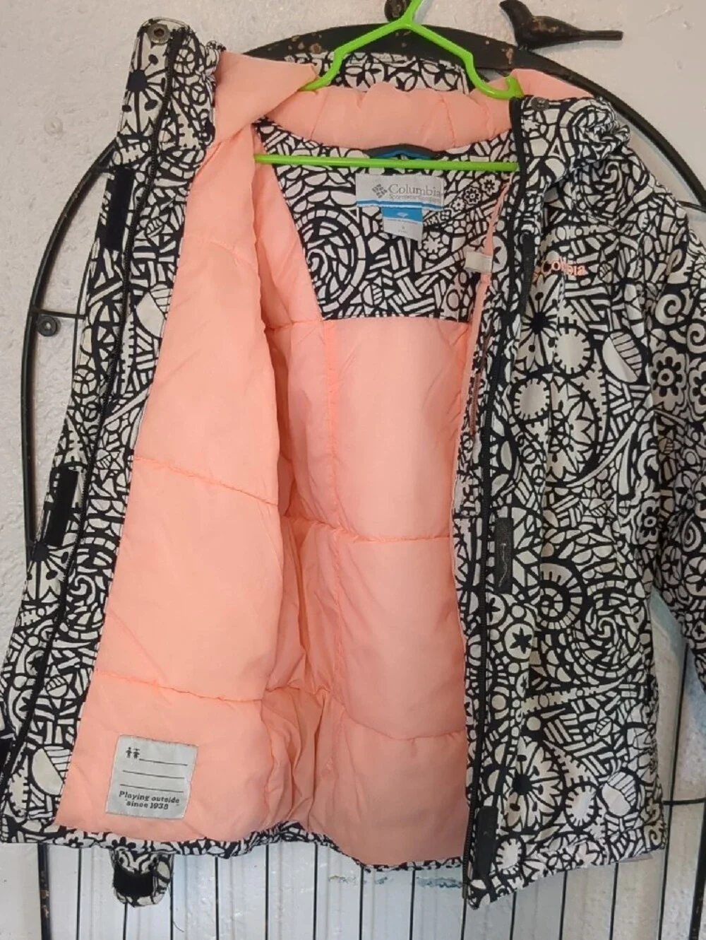 Columbia Girls' Black & White Hooded Winter Jacket. Size S (7/8)